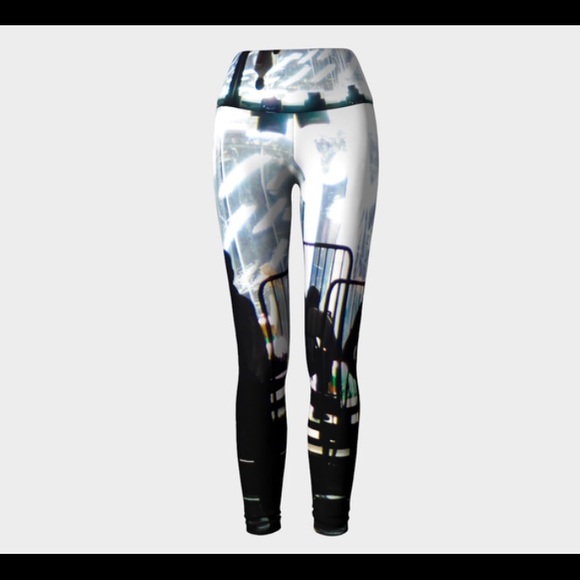 Luxe Yoga Leggings - Behind the Scenes - Picture 3 of 4